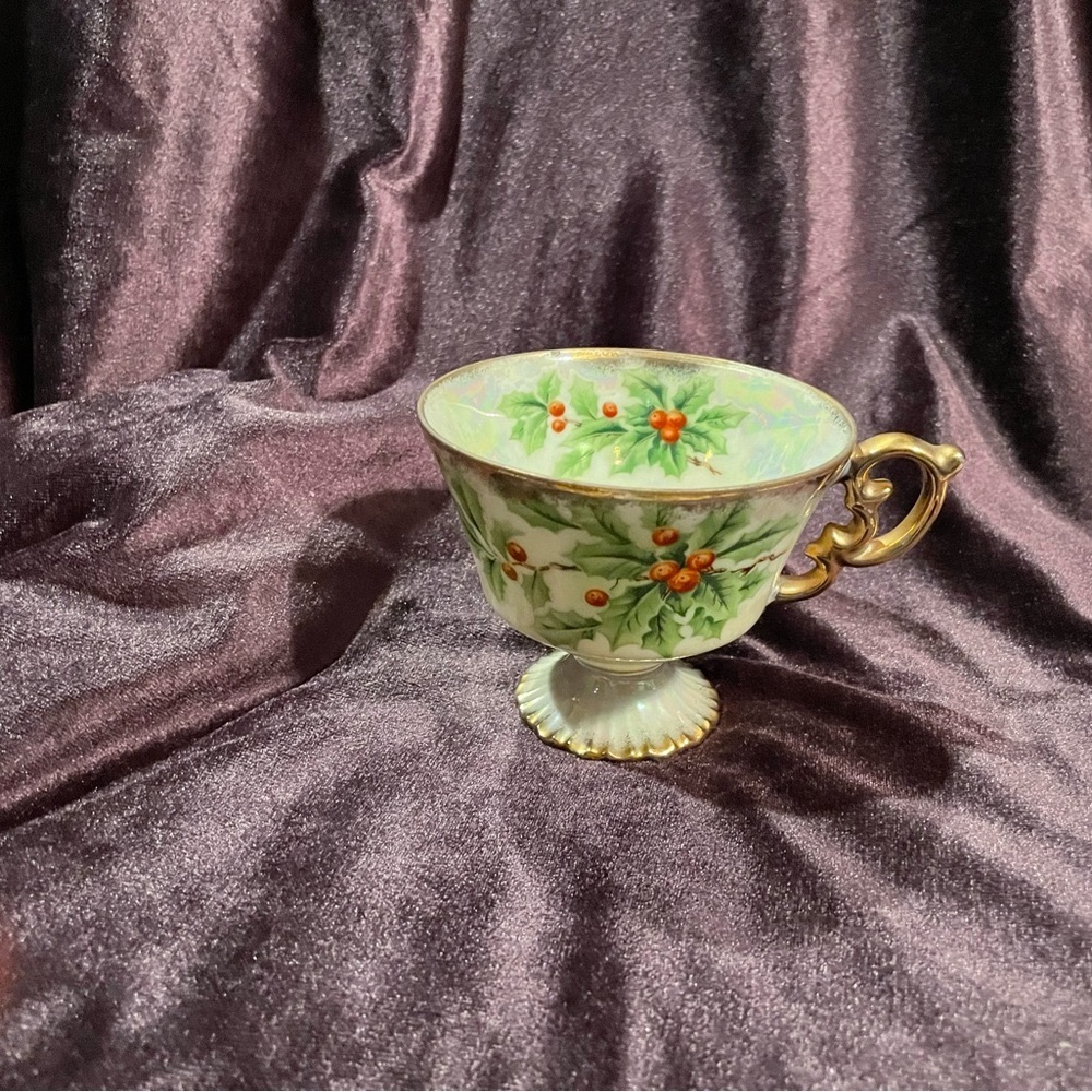 RARE VINTAGE Lusterware December Holly Pedestal Teacup